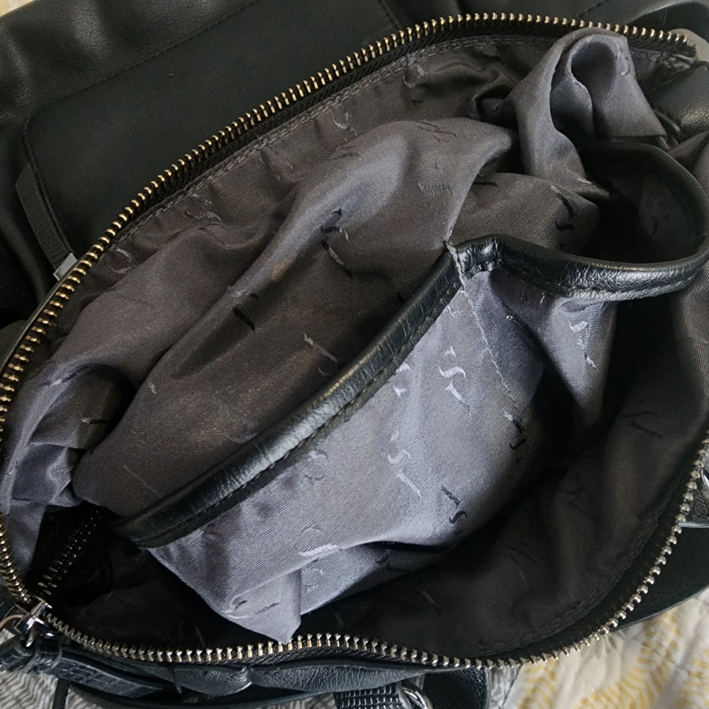 Simply Vera - Vera Wang Black Backpack Mini 🎒 in great condition🖤 - Picture 6 of 8